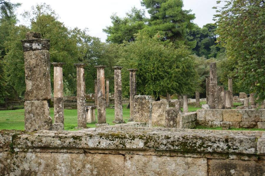 4-Day Tour of Mycenae, Epidaurus, Olympia, Delphi & Meteora - Group size, walking, and the pace of the road