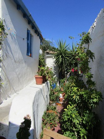 Acropolis monuments, Parthenon and Plaka, Monastiraki walking tour - Guides make or break the experience