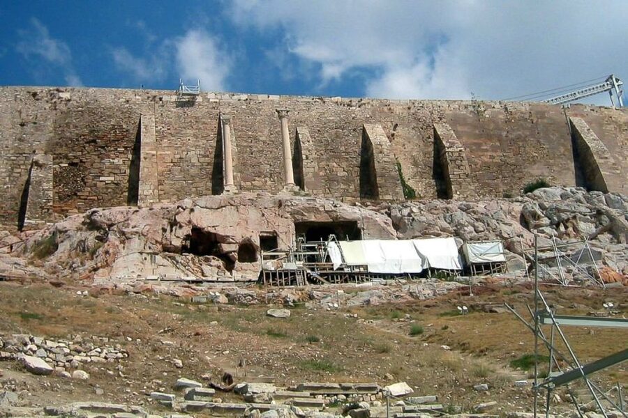 Acropolis: Private Guided Tour - The climb and the practical reality of the hill