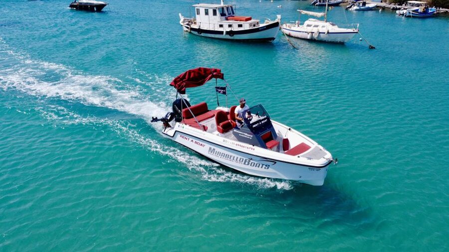 Agios Nikolaos: Motorboat or Speedboat Rental - Starting at the Port of Agios Nikolaos