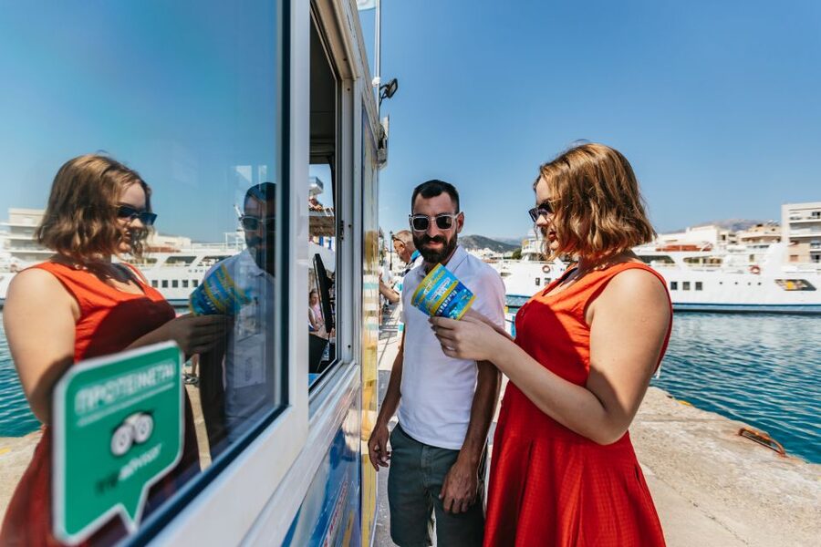 Agios Nikolaos: Semi-Submarine Cruise - Audio guides and the role of the crew