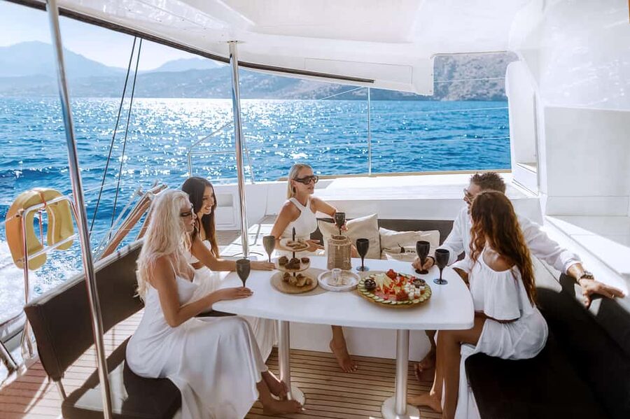 Agios Nikolaos: Spinalonga AM Catamaran Cruise with Lunch - The first hour: sailing across Mirabello Bay