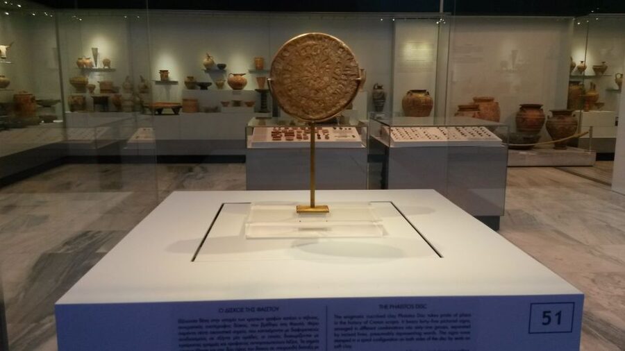 Archaeological Museum of Heraklion: Guided Walking Tour - Minoan masterpieces and daily life