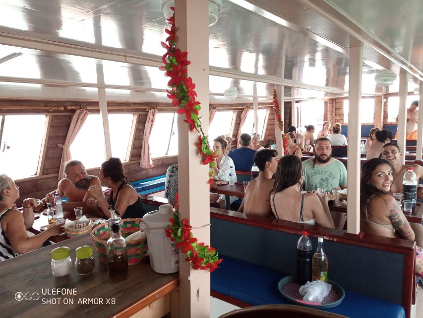 Argostoli: Full-Day Boat Cruise with Lunch - Xi Beach and its red clay