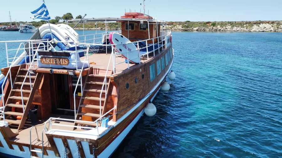 Argostoli: Full-Day Boat Cruise with Lunch - White Rocks and the first swim