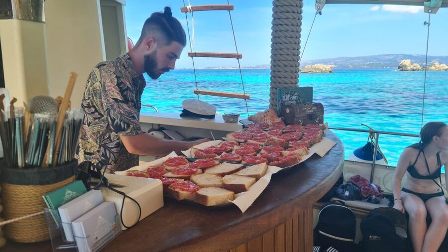 Argostoli: Full-Day Traditional Boat Cruise with Lunch - Leaving Argostoli Harbour with the right expectations