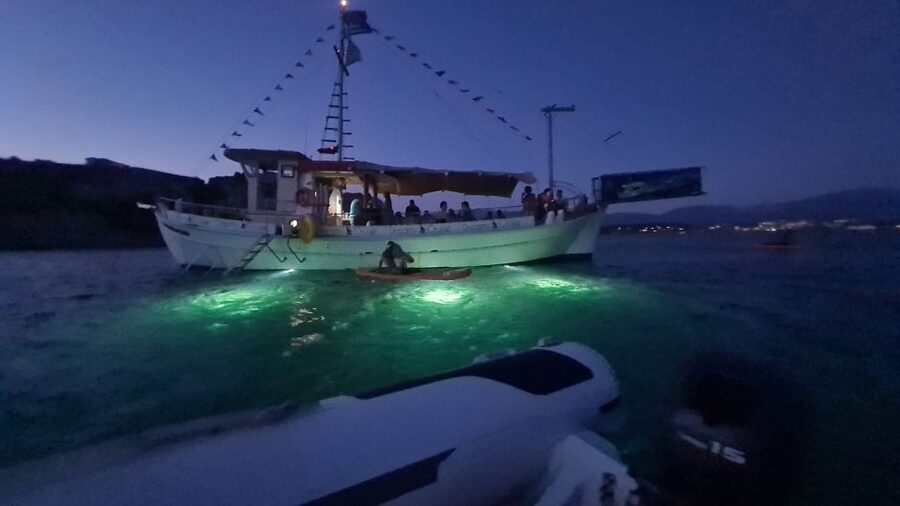 Argostoli: Full-Day Traditional Boat Cruise with Lunch - Xi Beach: red sand and Kefalonia’s natural clay