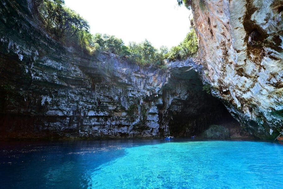 Argostoli: Melissani & Drogarati Cave Tour with Wine Tasting - Transport, timing, and the real pace of the day