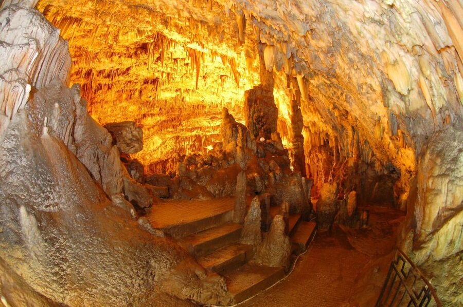 Argostoli: Melissani & Drogarati Cave Tour with Wine Tasting - Drogarati Cave: Kefalonia’s underground opening act