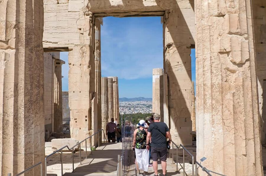 Athens: Acropolis Self-Guided Audiovisual Tour w/ 3D Models - Language choices and ease of use