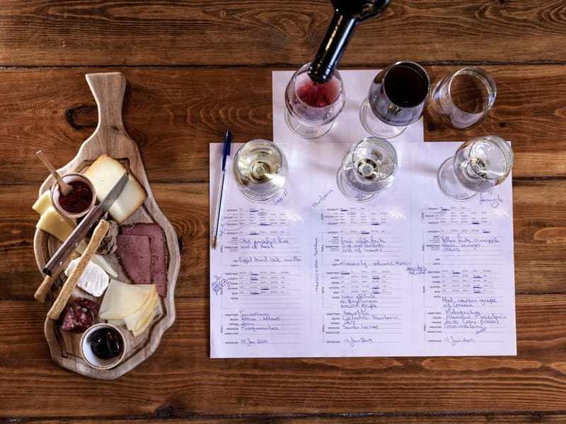 Athens: Acropolis Wine Tasting with Cheese and Olives - The five-wine tasting: three whites and two reds