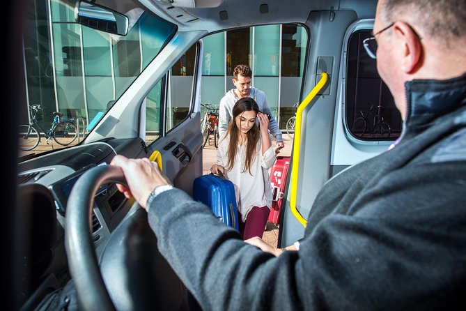 Athens Airport Arrival Transfer to Hotels or Addresses in Athens - The first welcome can set the tone