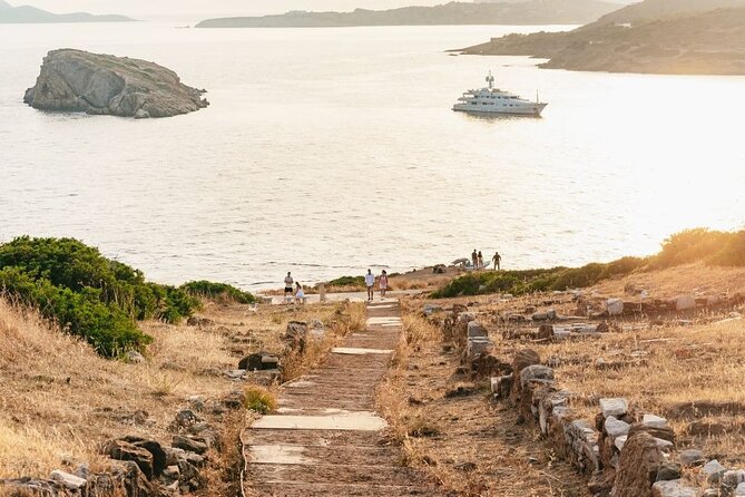 Athens: Cape Sounion and Poseidon Temple Sunset with Audio Guide - Food, bathrooms, and the wait before dusk