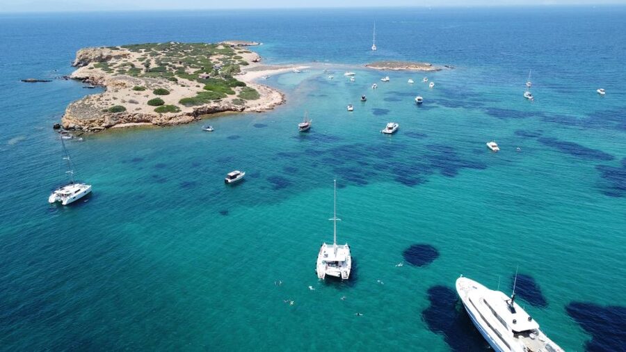 Athens: Catamaran Cruise with Fresh Lunch and Wine - Hydroussa: your first swim from the catamaran