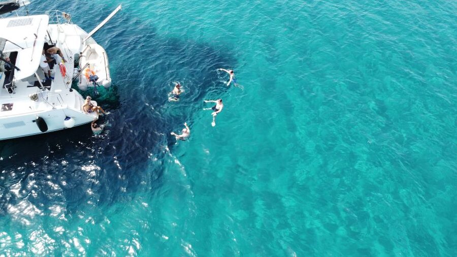 Athens: Catamaran Cruise with Fresh Lunch and Wine - The first hour follows the Athens Riviera