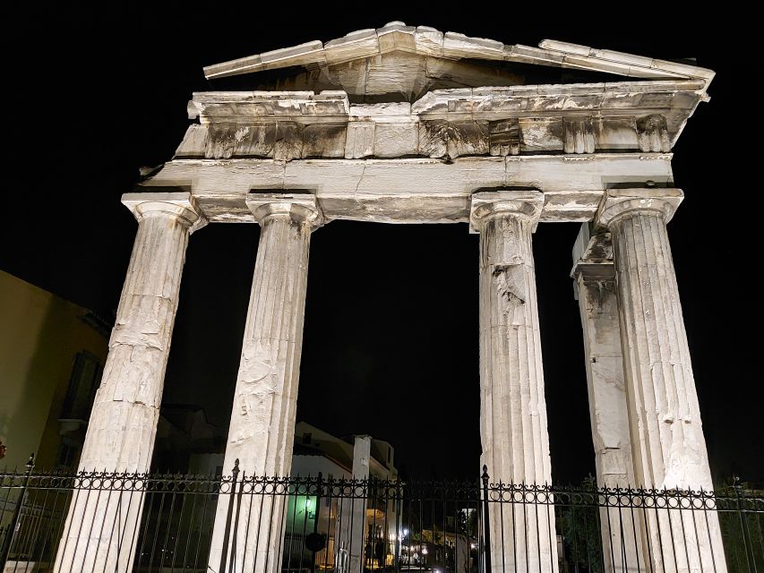 Athens: City Highlights Nighttime Walking Tour in Spanish - Syntagma Square and the Evzones