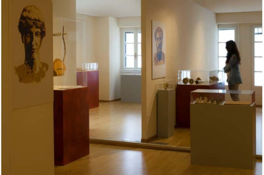 Athens:City Pass with Acropolis, Museums, Hop-On Hop-Off Bus - Using the 48-hour hop-on hop-off bus