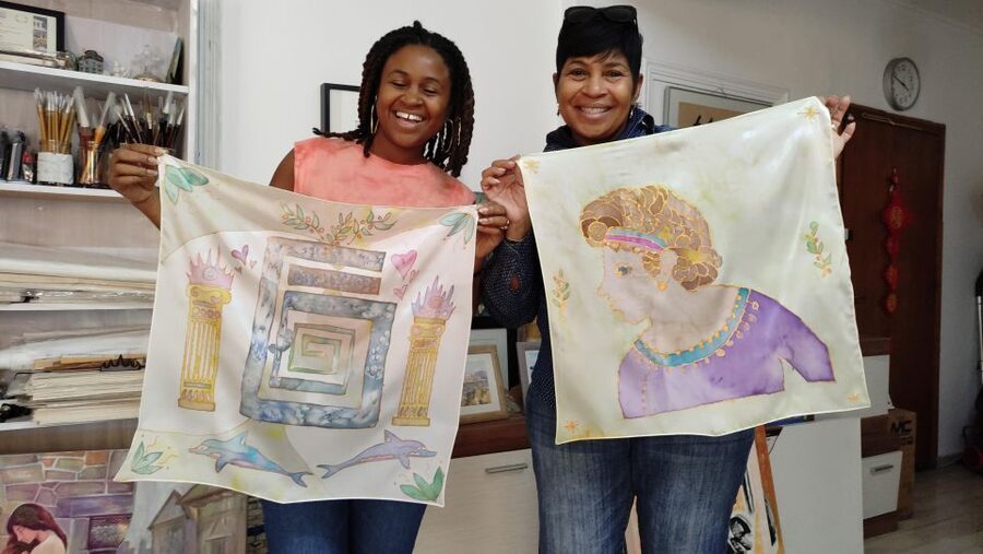 Athens: Create your own Greek Silk Scarf Souvenirs - Choosing a design: mythology, flowers, or your own idea