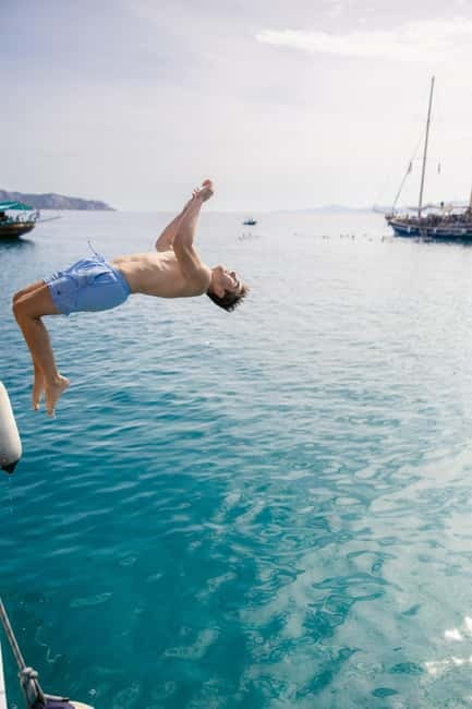 Athens: Cruise to Agistri, Moni & Aegina with Lunch & Drinks - Lunch on the wooden boat
