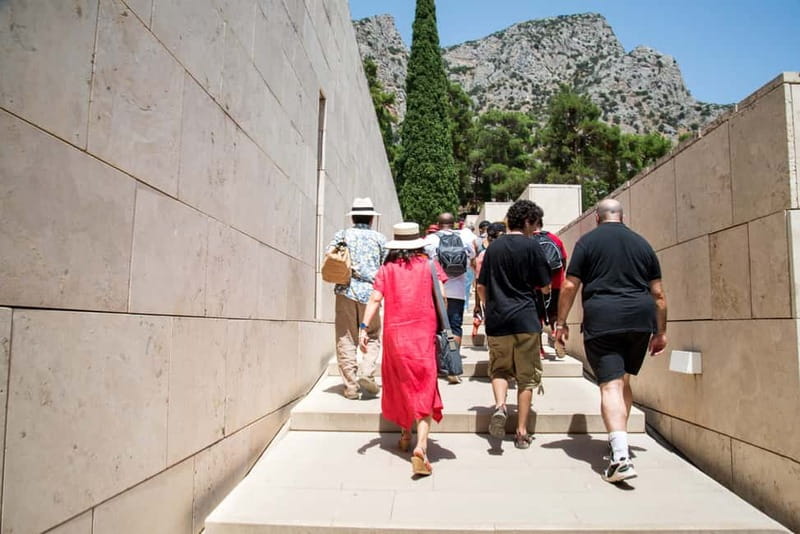 Athens: Delphi and Arachova Day Trip with Guide - The Delphi Museum and the famous Charioteer