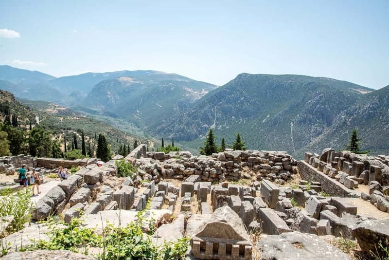 Athens: Delphi and Arachova Day Trip with Guide - Arachova in only 20 minutes