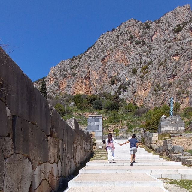 Athens: Delphi, Corycian Cave, and 300 Battlefield Day Trip - Arachova, a 30-minute stop in the mountains