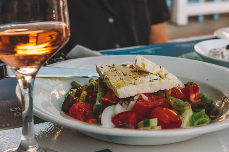 Athens: Evening Guided Walking Tour with Plaka & Dinner - Hadrian’s Arch and the Temple of Zeus