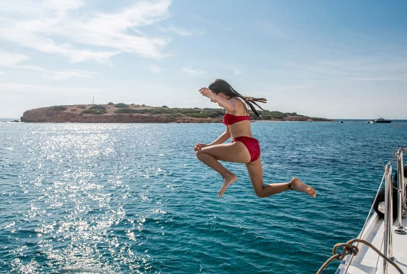 Athens: Half-Day Morning Catamaran Cruise with Meal & Drinks - Lunch on board, with a view