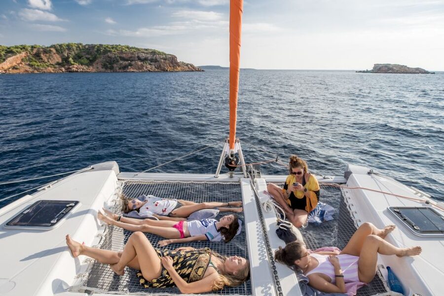 Athens: Half-Day Sunset Catamaran Cruise with Meal & Drinks - The crew makes the difference