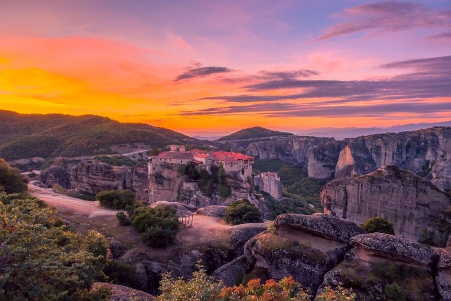 Athens: Meteora 2-Day Trip with Hotel, Sunset & Morning tour - Choosing the morning hike