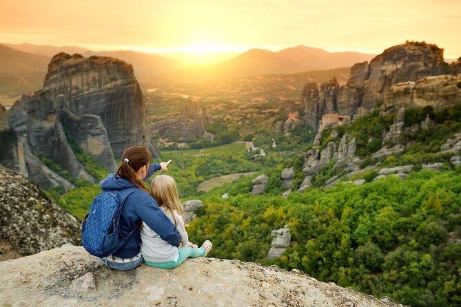 Athens: Meteora Monasteries, Caves & Coastal Stopovers with Lunch - Kamena Vourla: a better-than-average roadside break