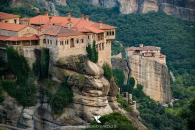 Meteora Monasteries Day Trip with Caves and Lunch