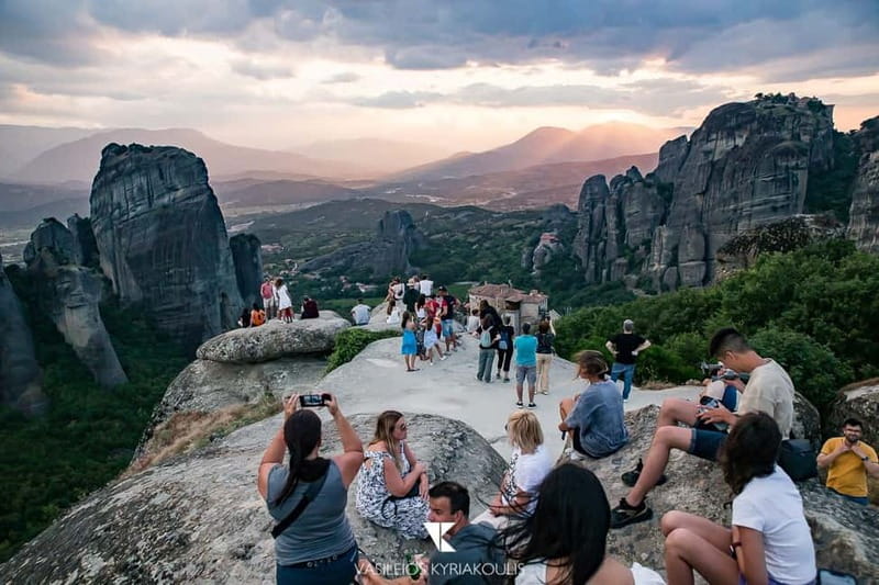 Athens: Meteora Monasteries Day Trip with Caves and Lunch - What the $66 price really covers