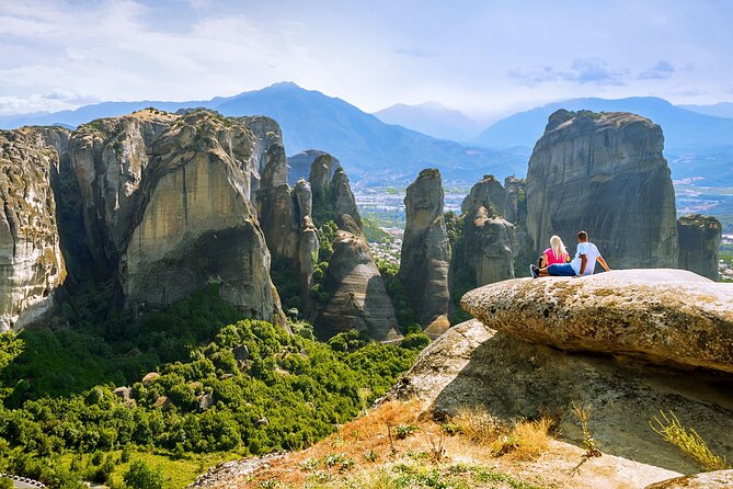 Athens: Meteora Monasteries Tour with Local Guide and Greek Lunch - Meeting the local guide in Kalambaka