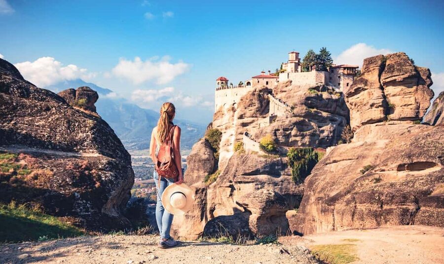 Athens: Meteora Tour with Local Guide and Greek Lunch - Kalambaka and the lunch decision