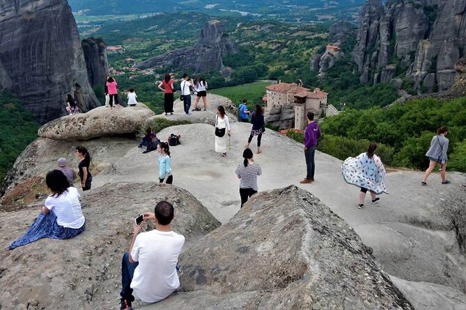 Athens to Meteora DayTrip by Train in Spanish language - Local Agency - Kalambaka provides a short pause