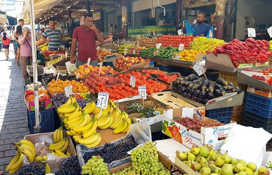 Athens: Traditional Greek food tour in hidden spots - Finding the red sign near En Athinas