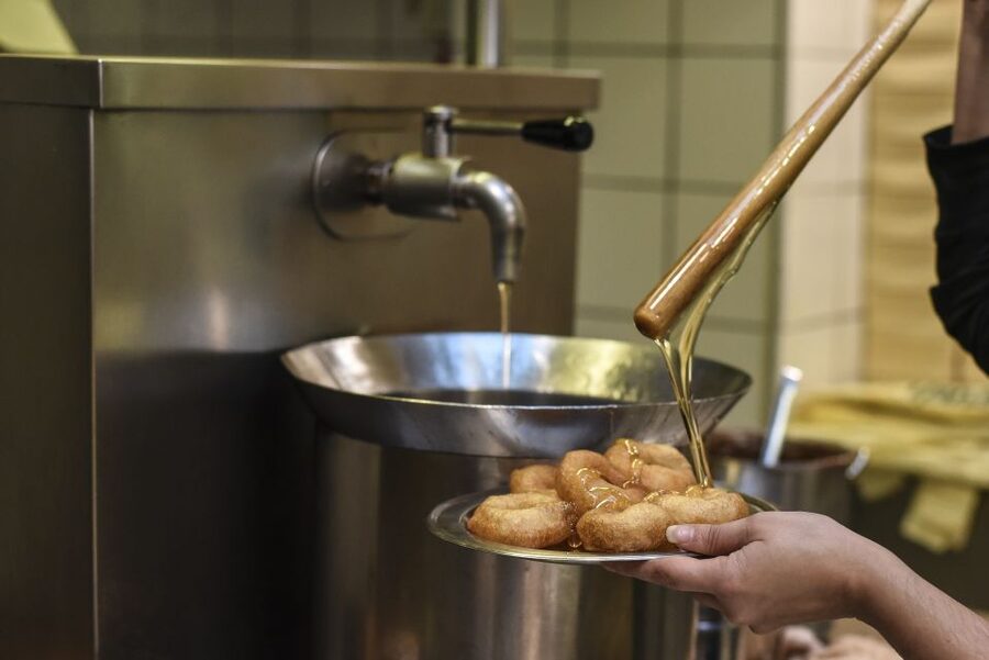 Athens: Ultimate Food Walking Tour with 15 Tastings - Back streets, tavernas, and food shops