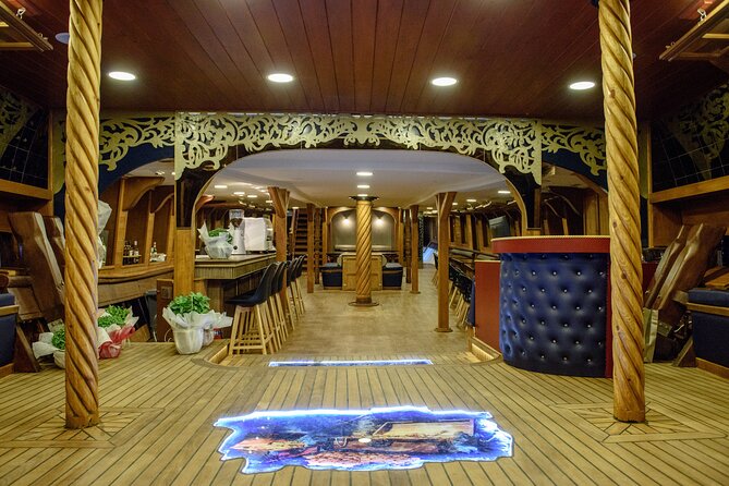 Barco De Pirata Cruise at 3 Islands in Greece - Greek barbecue lunch on the boat