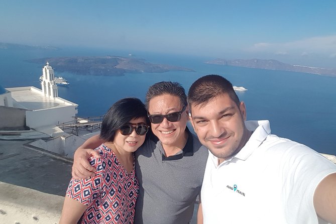 Best of Santorini Customized Private Tour - Oia and Finikia: famous views with a quieter side