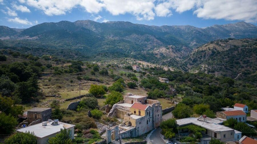 Chania: 7 Villages of Apokoronas Tour with Lunch - Guides and the quality of the ride