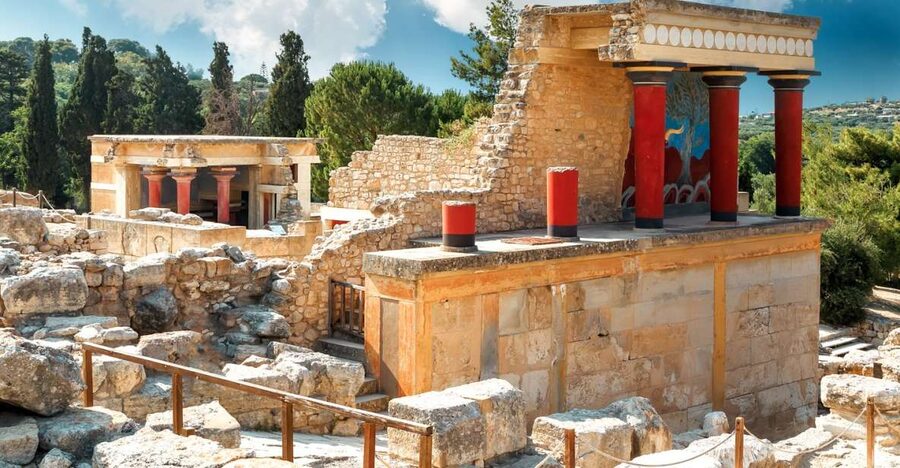 Chania/Rethymno: Knossos Palace & Heraklion City Tour - The northern-coast road from Chania or Rethymno