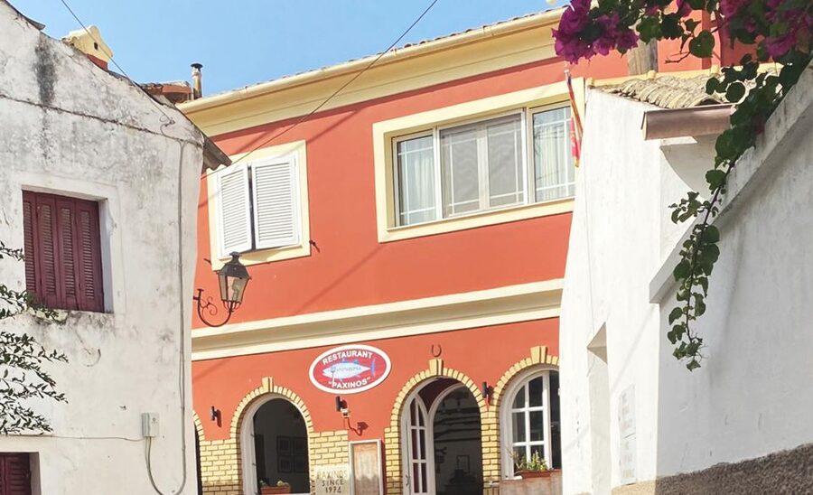 Corfu: Shore & Shared Tour – Achilleion, Mon Repos, Old Town - Achilleion Palace gardens: one hour among statues and sea views