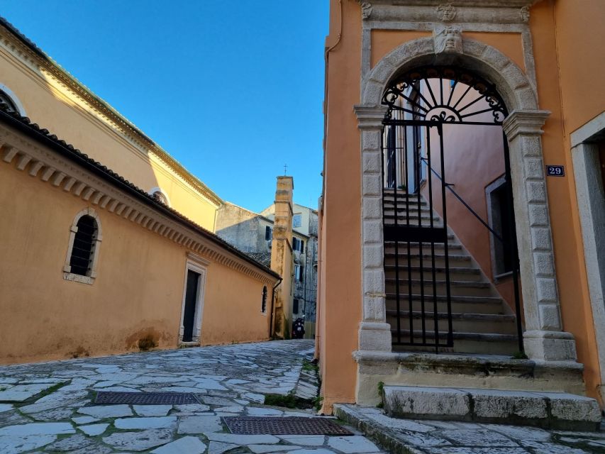 Corfu: Small Group City Walking Tour - Meeting at the Old Fortress Gate