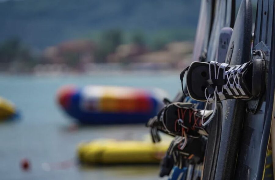 Corfu: Stand Up Paddle Board in Sidari - The first lesson: knees before standing