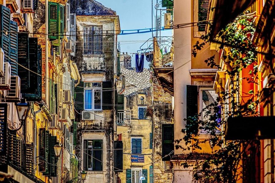 Corfu Town: Guided Walking Tour and Local Food Tastings - The Corfu Lunch: Pastitsada and Sofrito