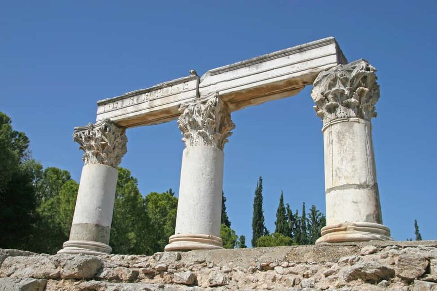 Corinth: 3D Representations & Audiovisual Self-Guided tour - Panoramic views and the climb toward Acrocorinth