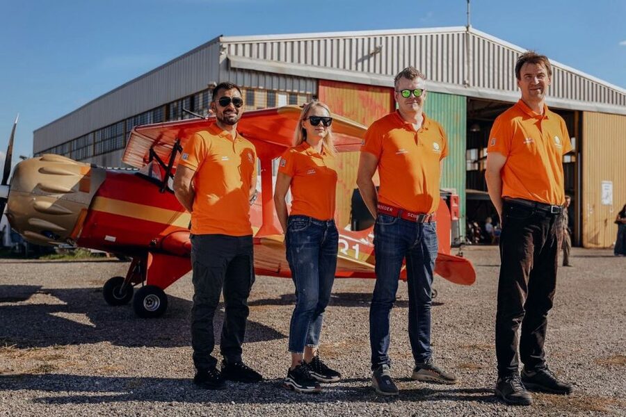 Crete: Hot-Air Balloon Flight with Breakfast and Wine - Helping the crew prepare the balloon