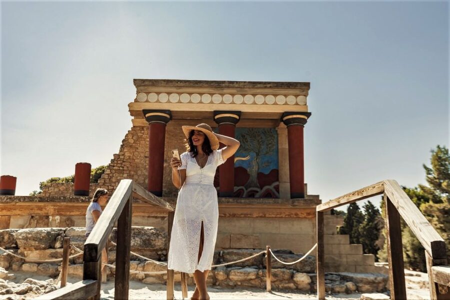 Crete: Knossos Palace and Museum E-Tickets with Audio Guides - Who will enjoy this format most
