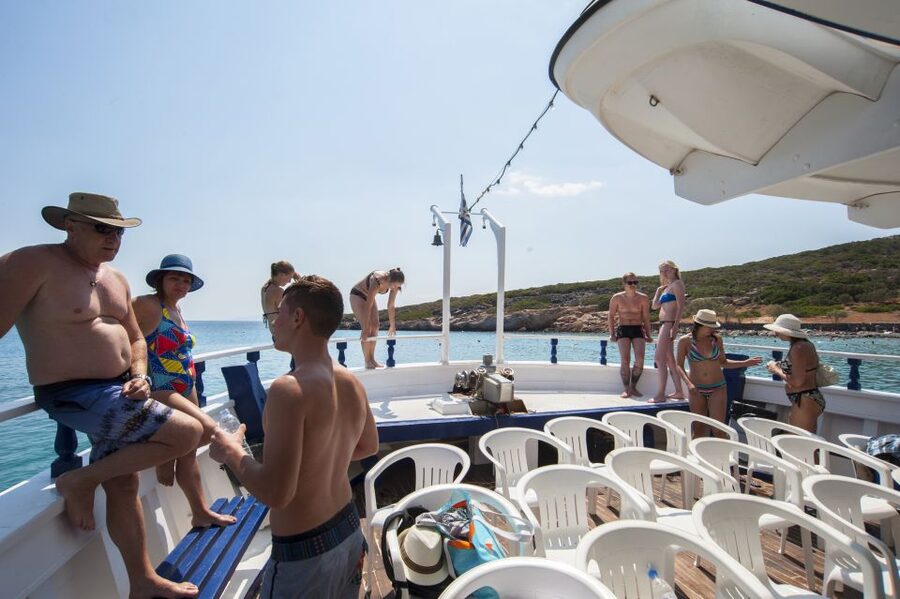 Crete: Spinalonga, Elounda, & Agios Nikolaos Boat Tour & BBQ - From Heraklion to Elounda Along Crete’s North Coast